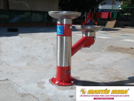 Drinking fountains for primary school playgrounds